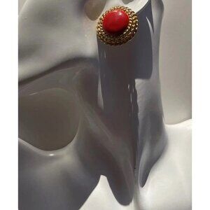 Vintage Round Textured Gold Tone Red Cabochons Shape Clip-on Earrings 1980s